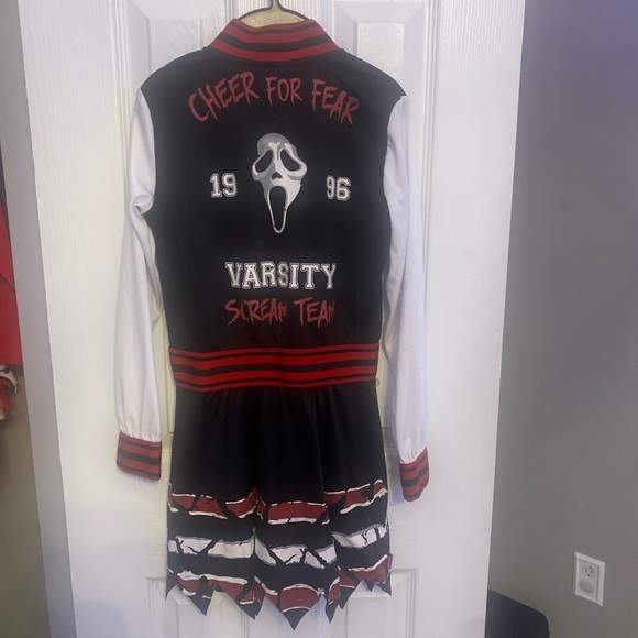 Scream Cheerleader Costume

Spirit Halloween - Picture 5 of 6